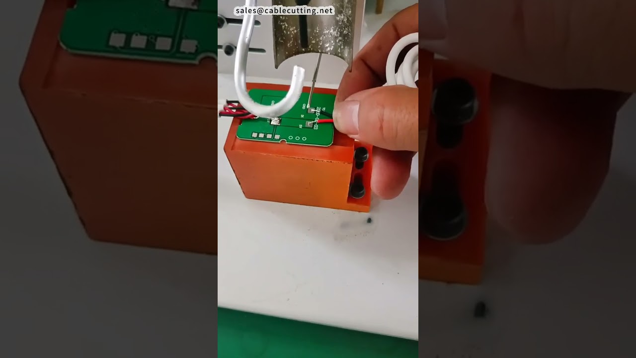 Máquinas Industriais Acessíveis e Versáteis - Clipe de Apresentação do Fabricante