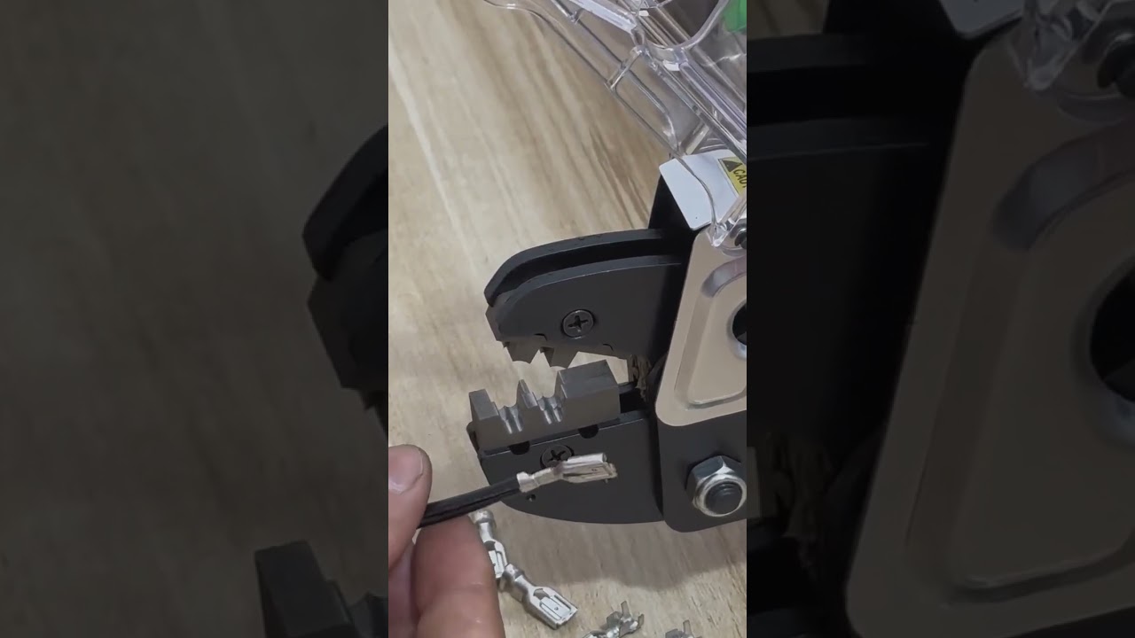 Máquina de Crimpagem Plug & Play para Conectores de Ilhós (Ferrules) - Fácil e Rápida #fábrica #máquina