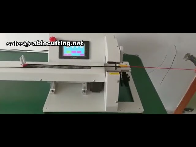 Máquina de encapar chicotes elétricos com dispositivo de tração