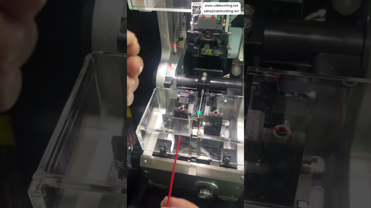 Inserção Semiautomática de Plugue à Prova d'Água com Alimentação por Trilho Guia - Processo Suave e Configuração de Ferramentas Automáticas