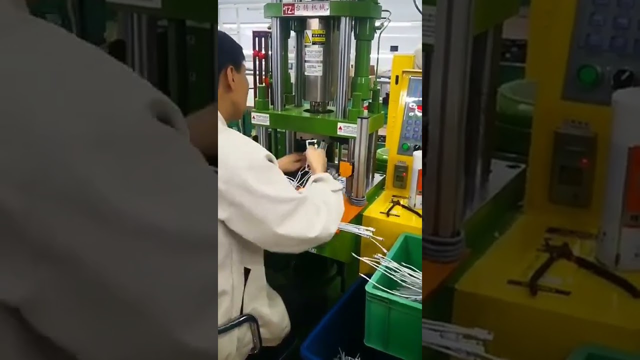 Máquina de Injeção Plástica Vertical Pequena | Injetora Compacta para Pequenas Peças #fábrica #máquina