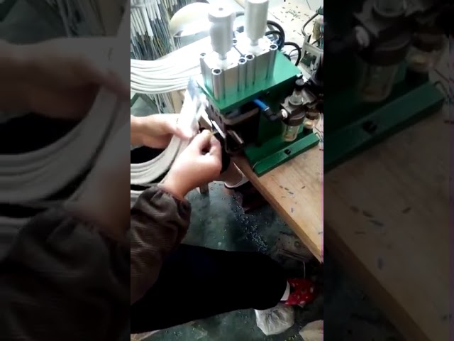 Decapadora de Fios Pneumática Vertical – Máquina de Decapagem Automática para Indústria