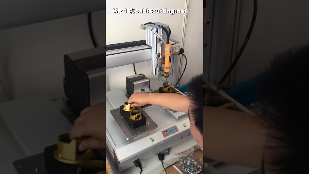 Robô Aparafusador Automático de Bancada 4 Eixos com Duas Plataformas