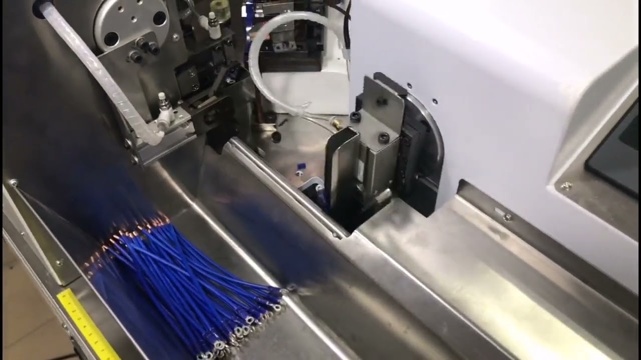 Máquina Automática de Crimpagem a Frio para Terminais Pré-Isolados em Caixas de Distribuição